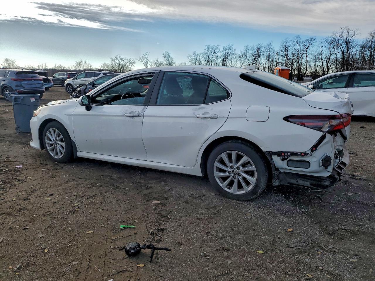 2023 Toyota Camry Le - Фото 2