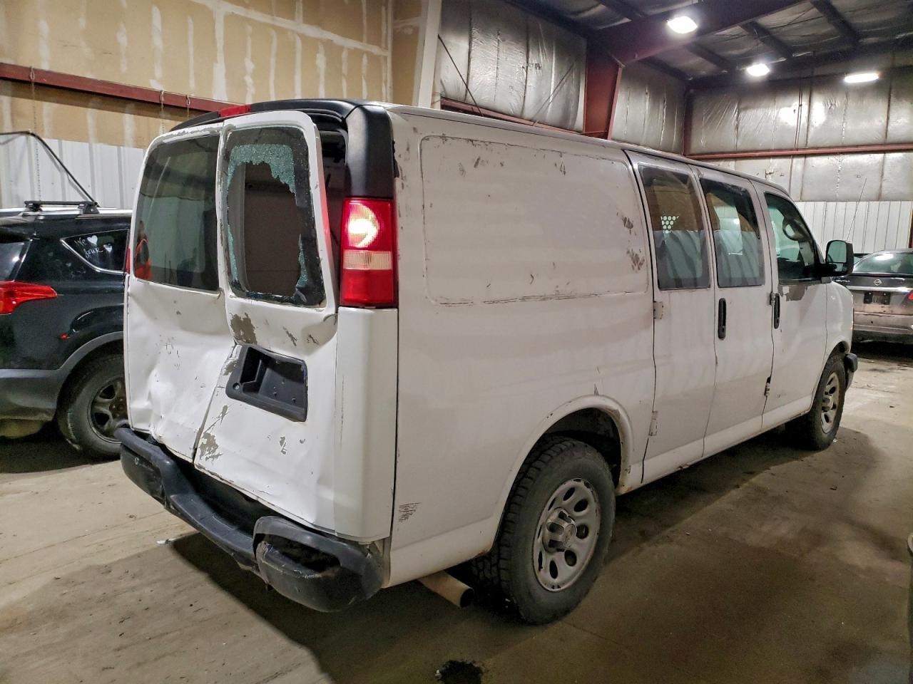2011 Chevrolet Express G1500 - Фото 3