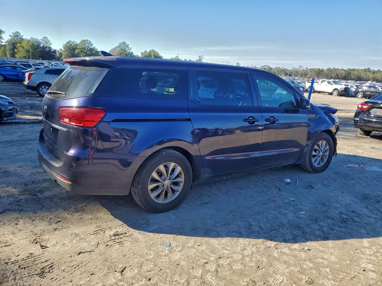 2021 Kia Sedona - Фото 3