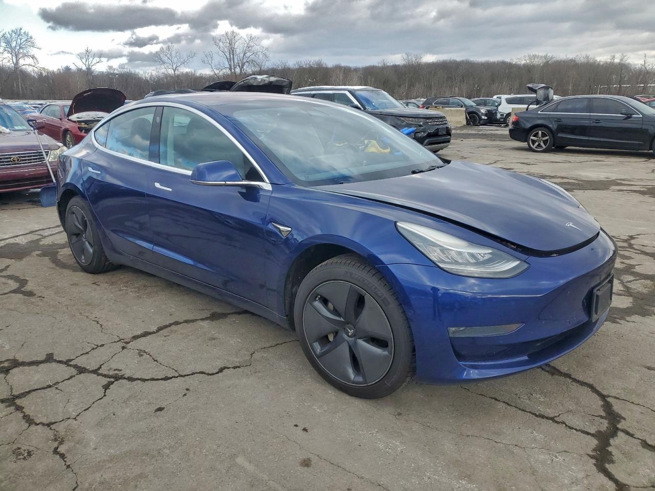 2018 Tesla Model 3 - Фото 4