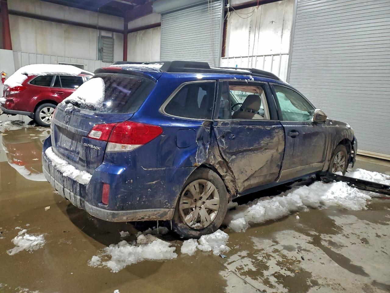 2011 Subaru Outback 2.5I - Фото 3