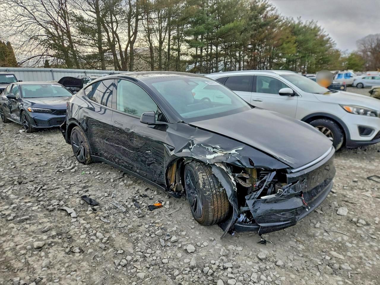 2026 Tesla Model Y - Фото 4