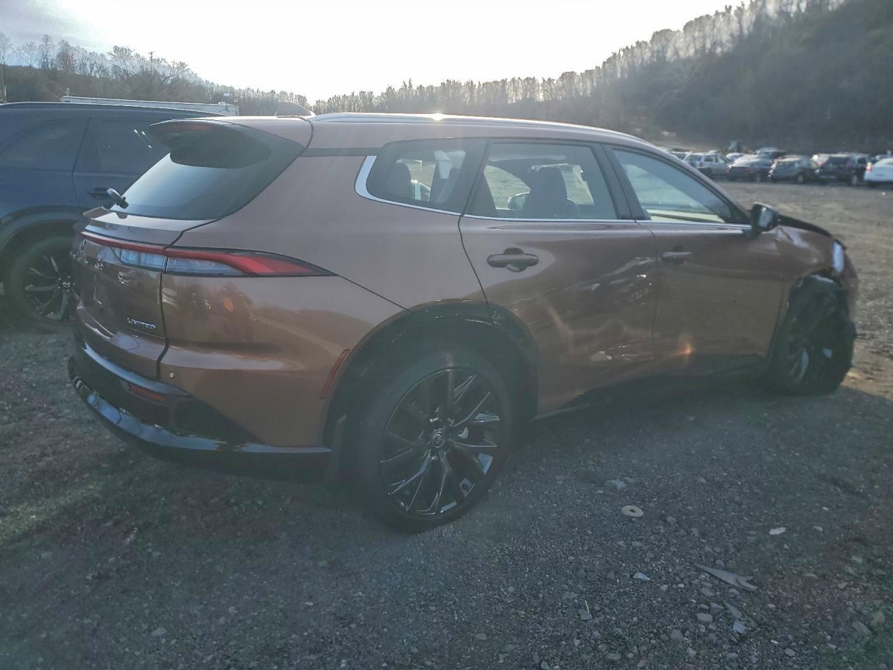 2025 Toyota Crown Signia Xle - Фото 3