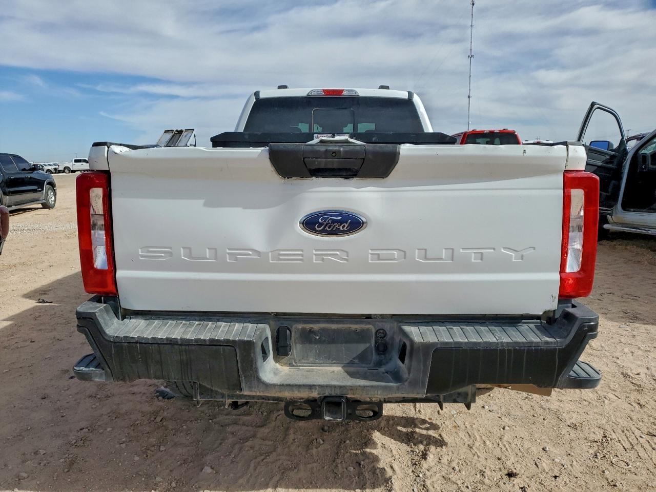 2024 Ford F250 Super Duty - Фото 6