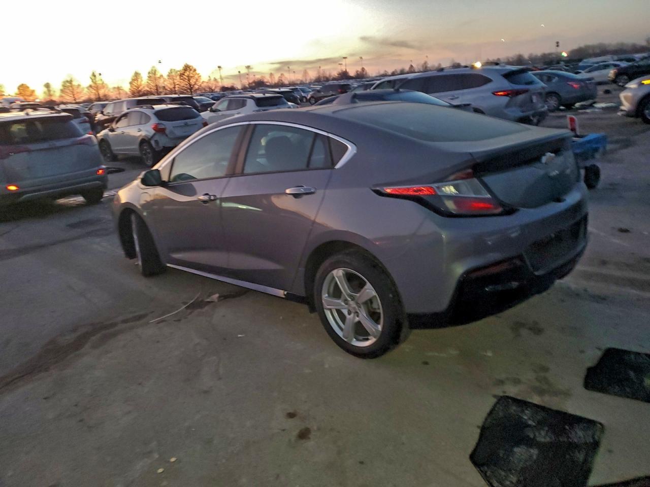 2018 Chevrolet Volt Lt - Image 2