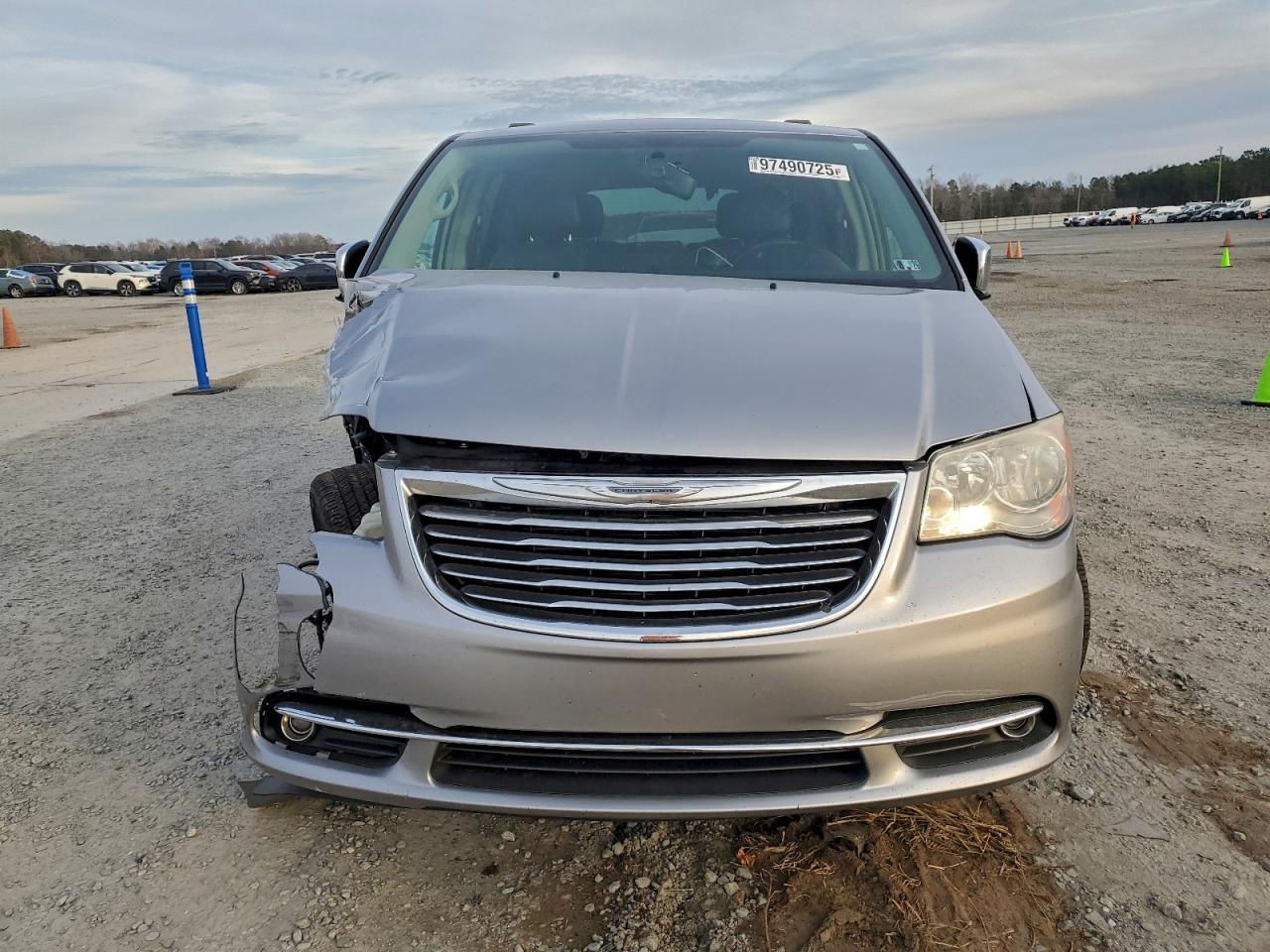 2015 Chrysler Town & Country Touring L - Image 5