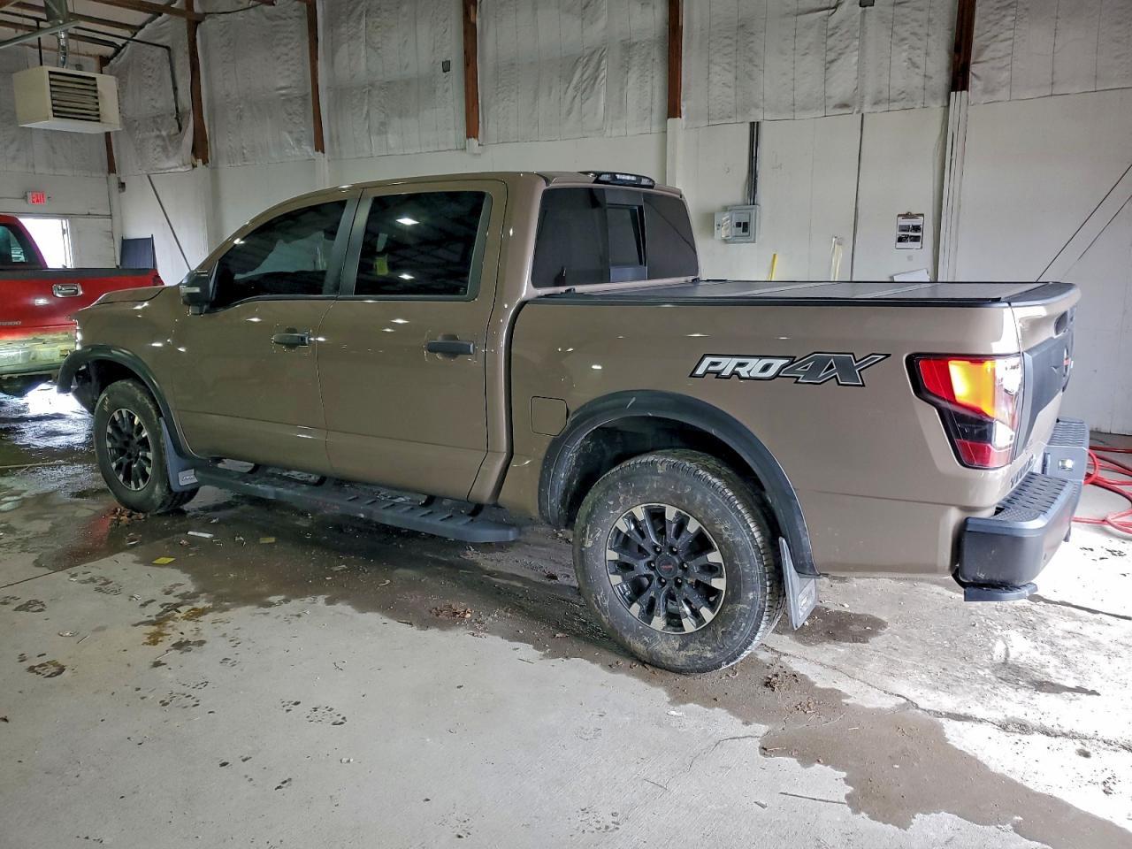 2021 Nissan Titan Sv - Фото 2