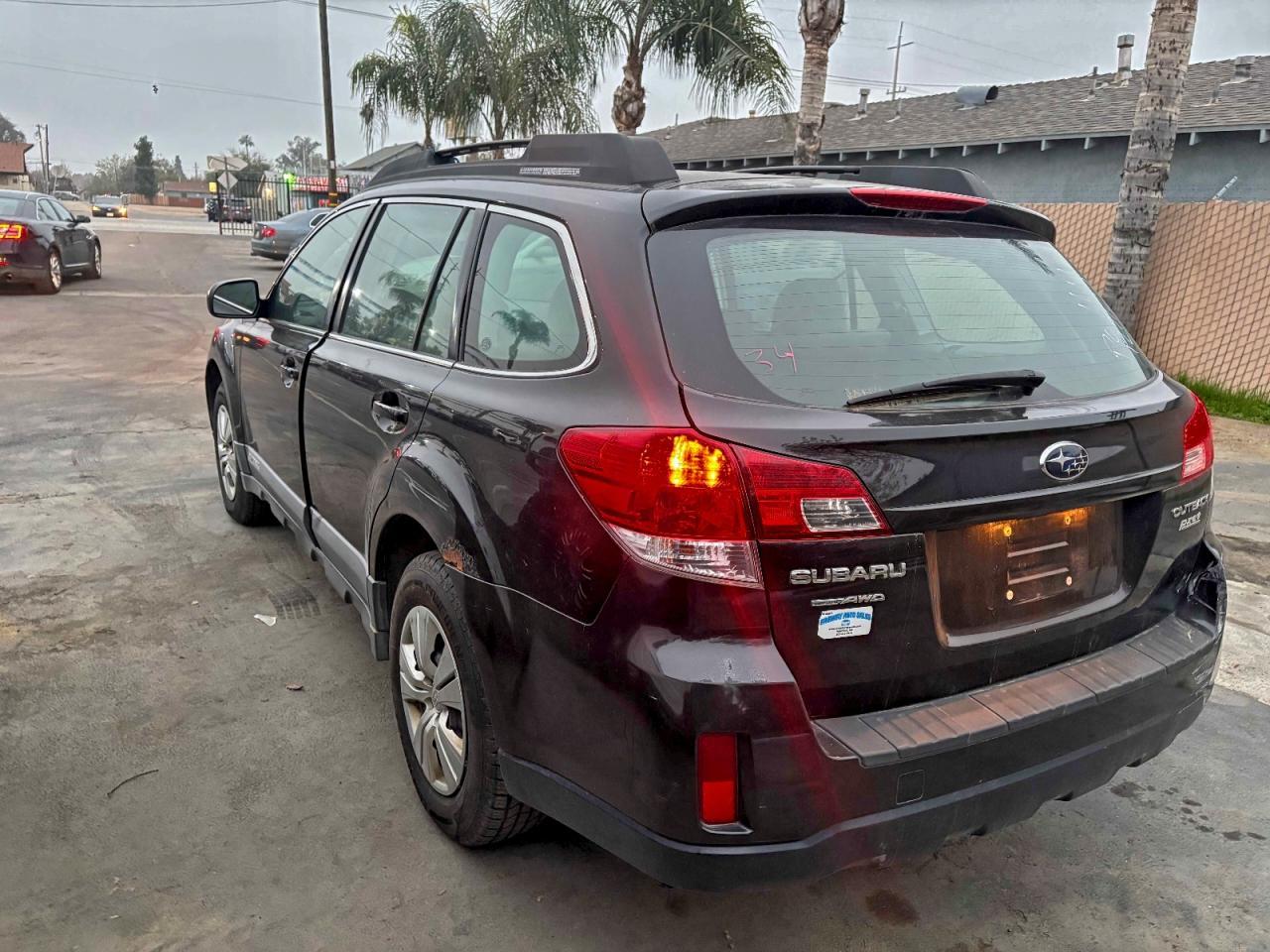 2010 Subaru Outback 2.5I - Image 3