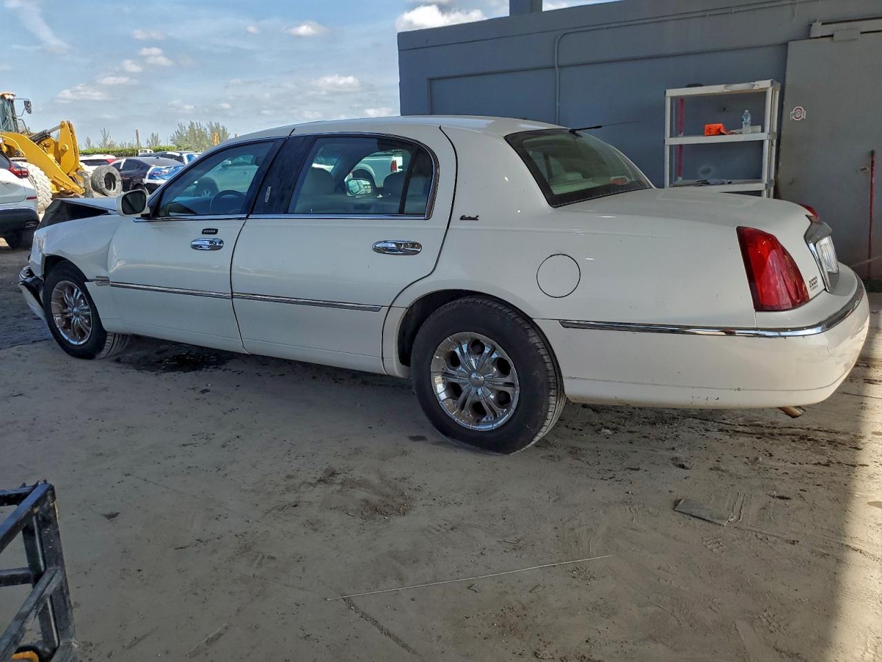 2002 Lincoln Town Car Cartier L - Фото 2
