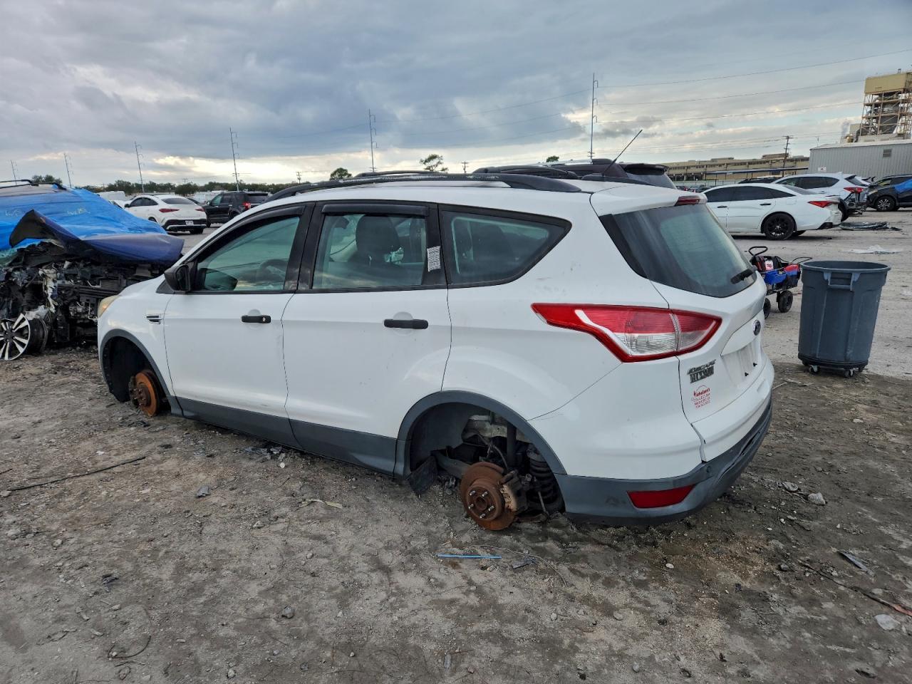 2015 Ford Escape S - Фото 2