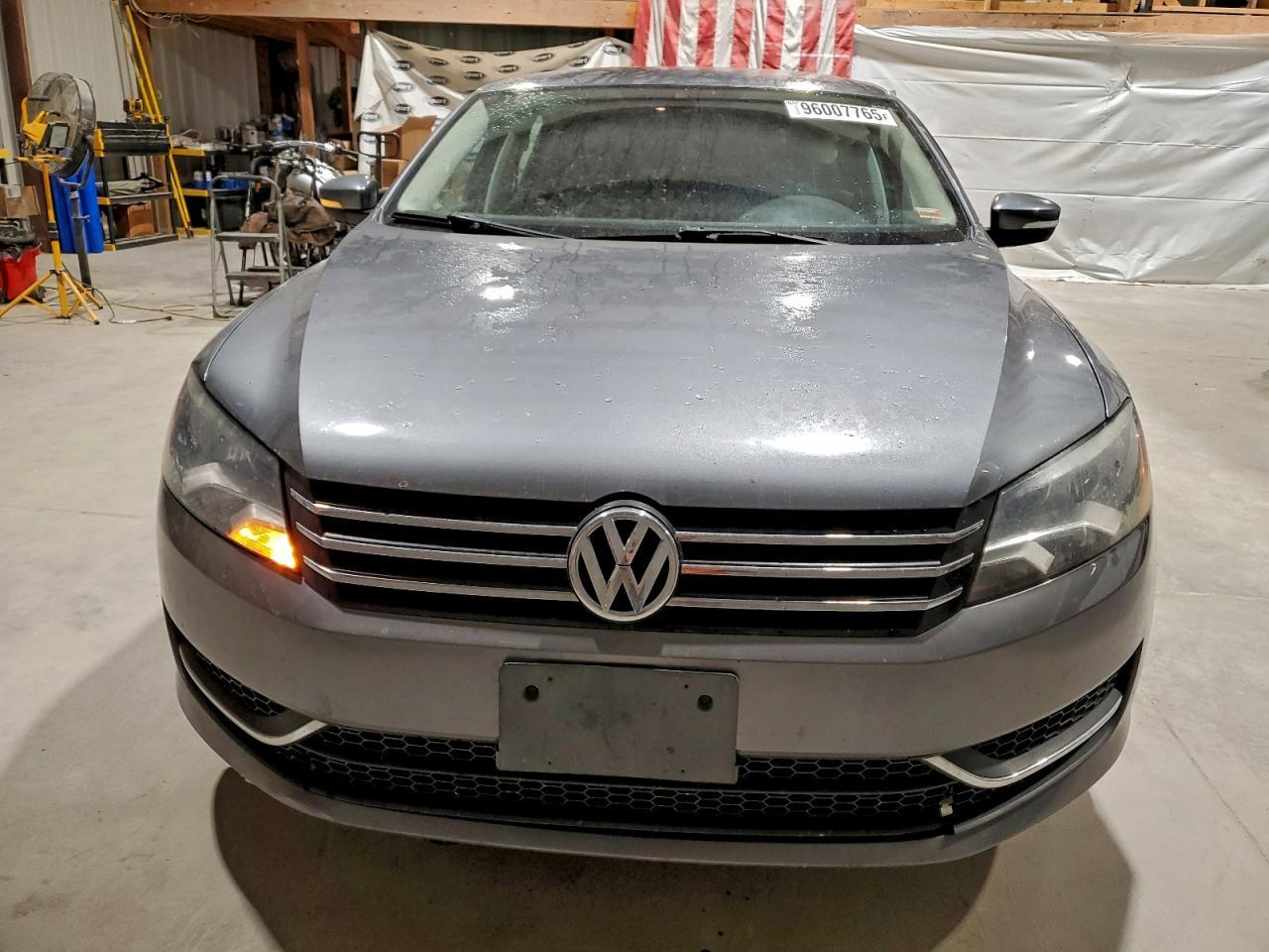 2013 Volkswagen Passat S - Фото 5