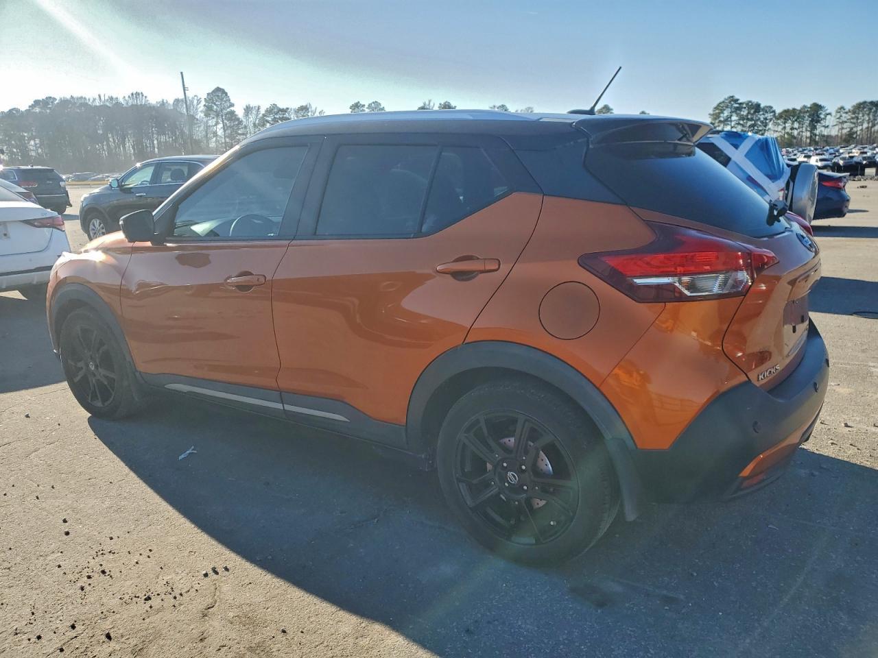 2020 Nissan Kicks Sr - Image 2