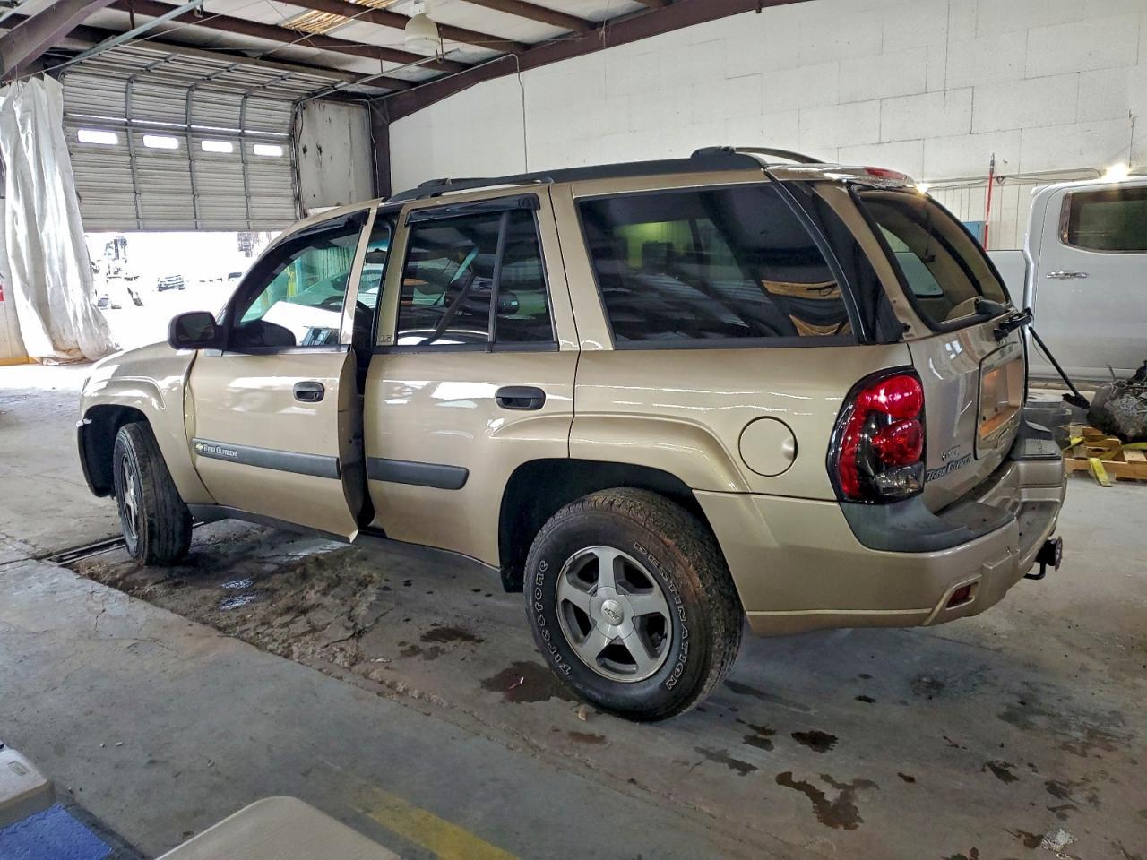 2004 Chevrolet Trailblazer Ls - Image 2