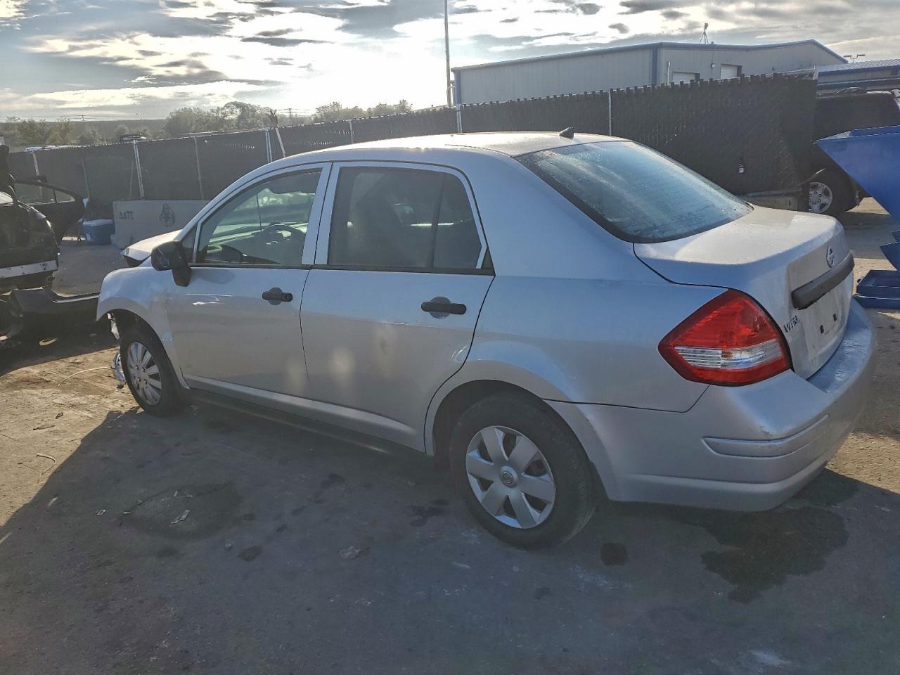 2011 Nissan Versa S - Image 2