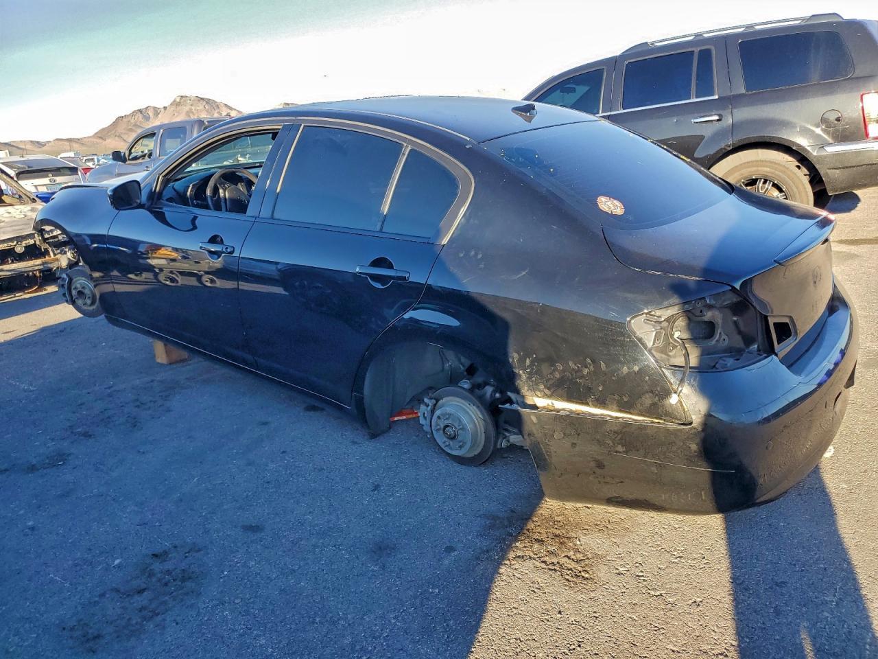 2011 Infiniti G37 Base - Фото 2