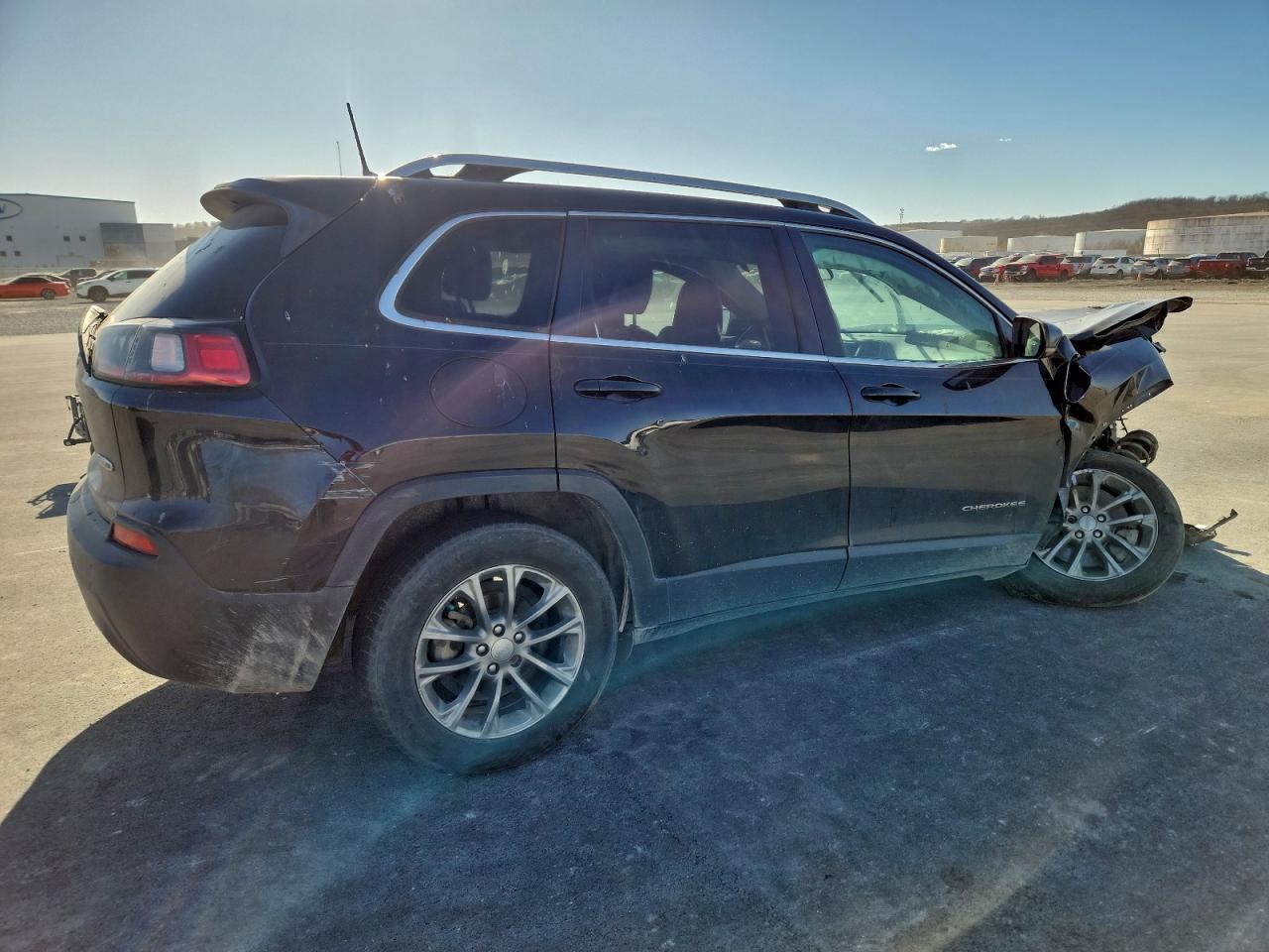2019 Jeep Cherokee Latitude Plus - Image 3
