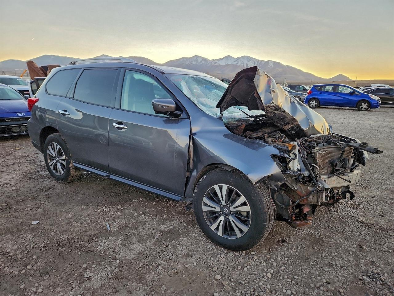 2019 Nissan Pathfinder S - Image 4