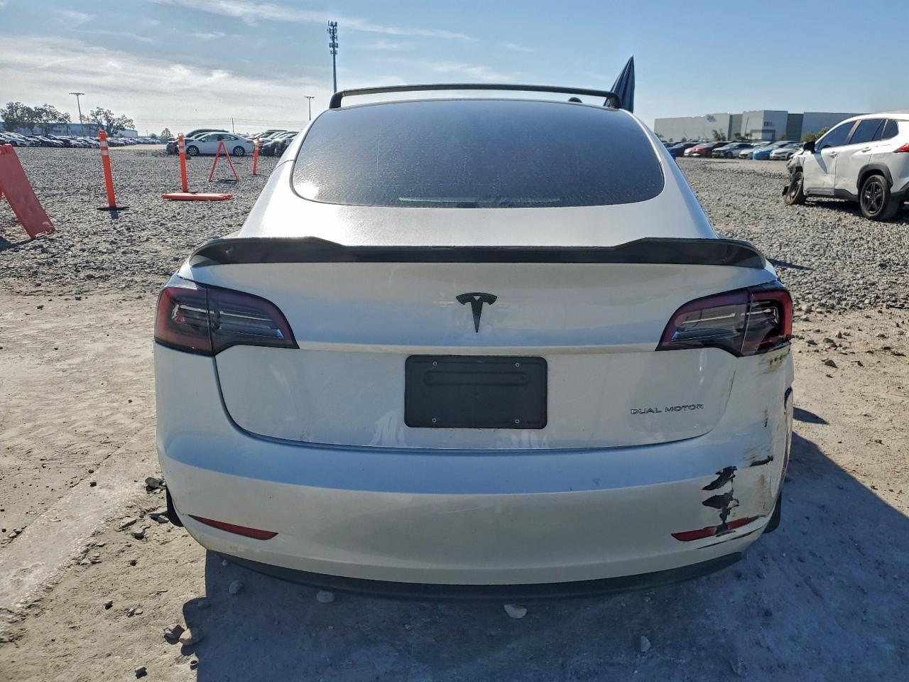 2023 Tesla Model 3 - Фото 6