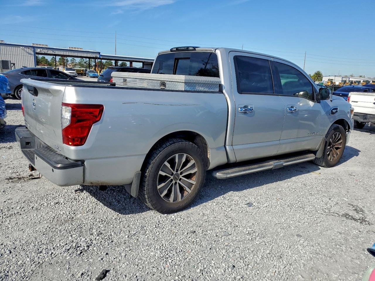2017 Nissan Titan Sv - Фото 3