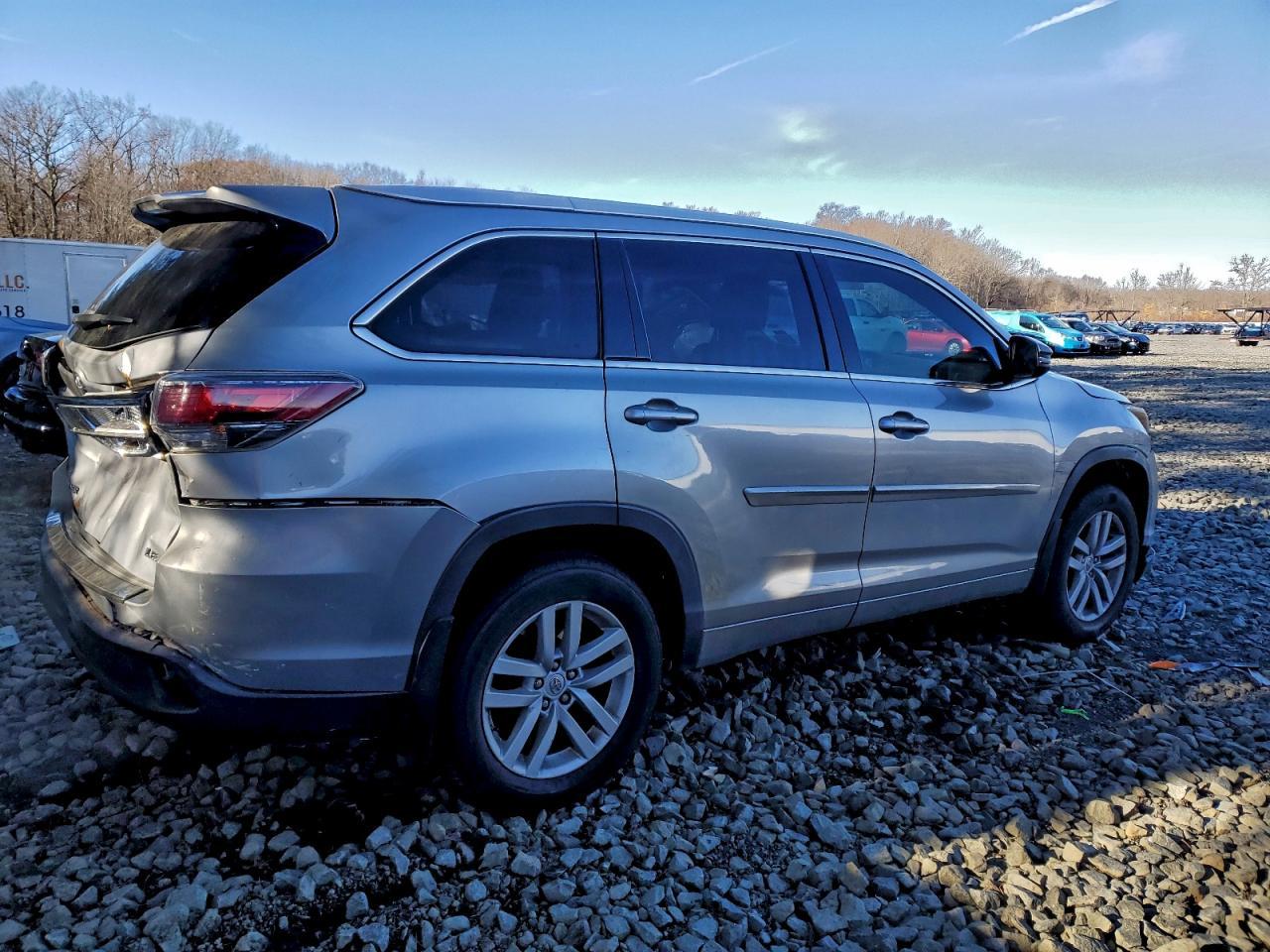 2015 Toyota Highlander Le - Фото 3
