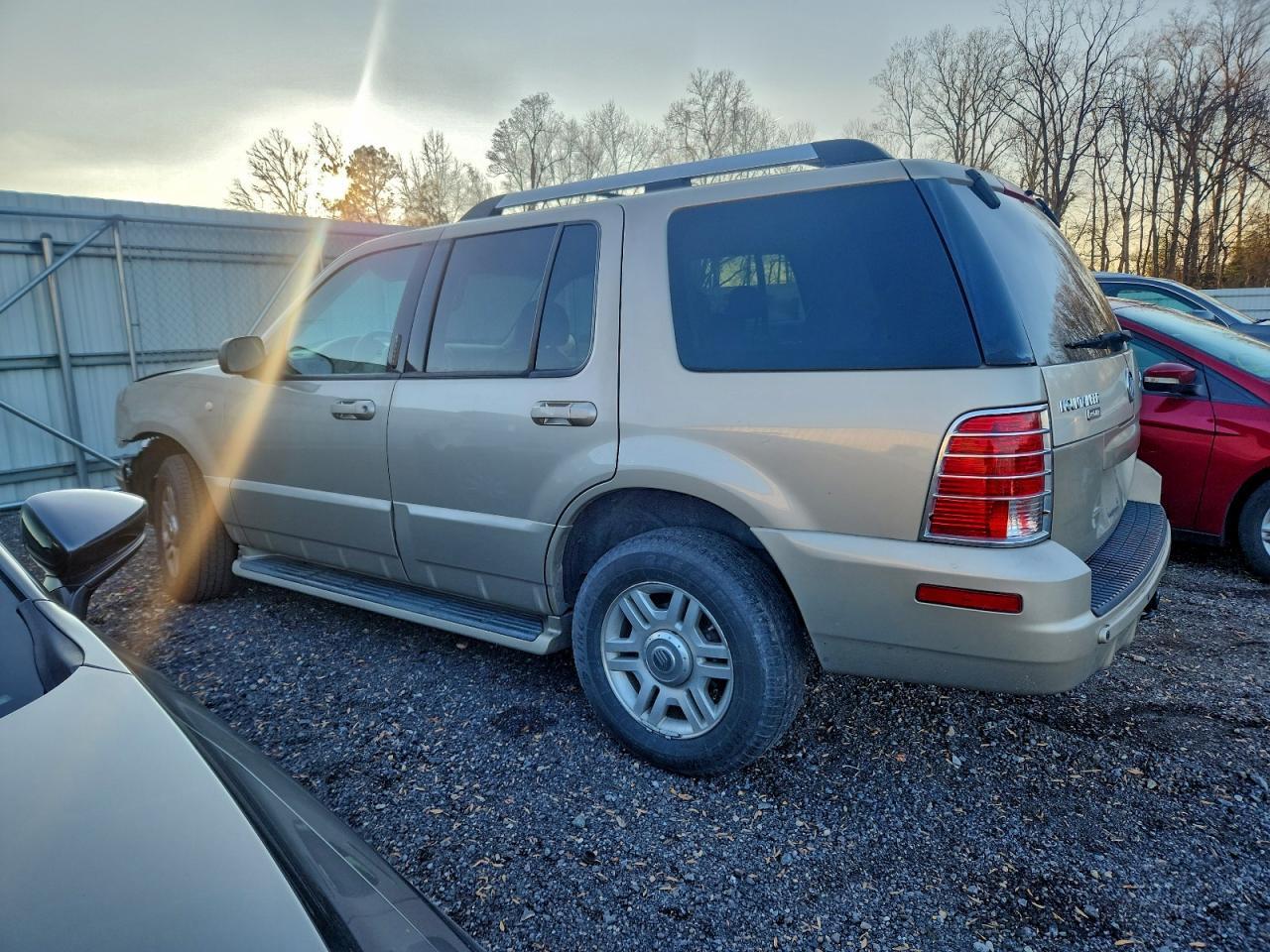 2005 Mercury Mountaineer - Фото 2