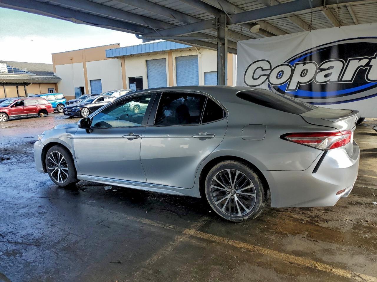2018 Toyota Camry Se - Image 2