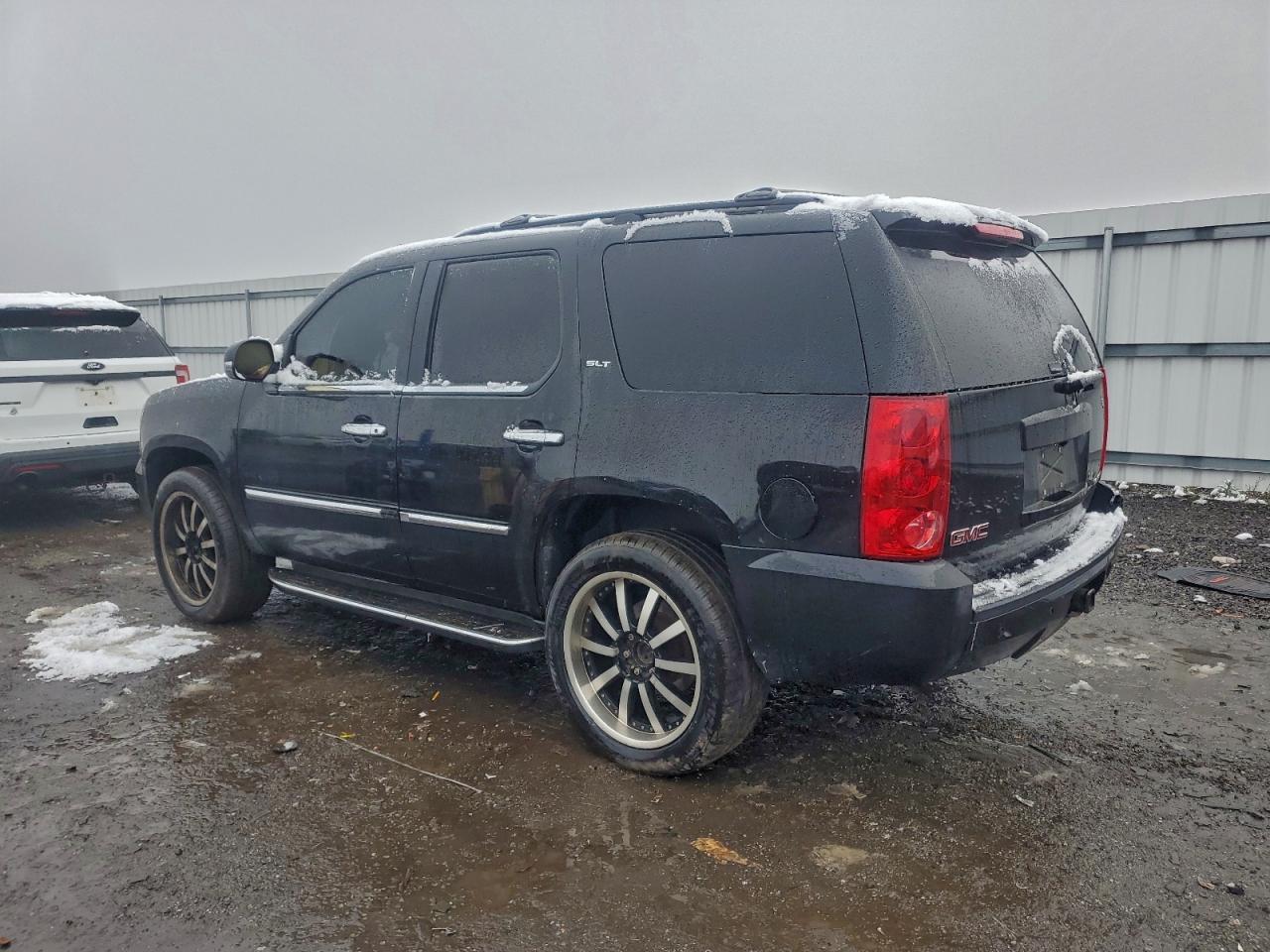 2012 Cadillac Escalade Luxury - Image 2