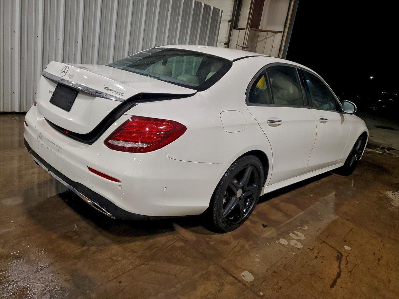2017 Mercedes-Benz E 300 4Matic - Фото 3
