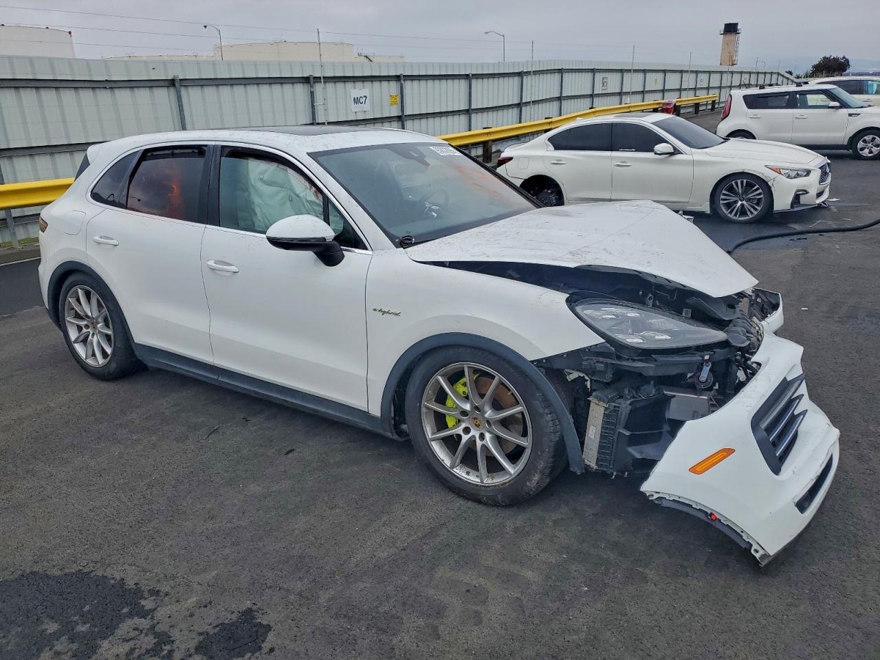 2020 Porsche Cayenne E-Hybrid - Фото 4