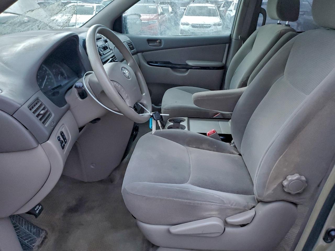 2005 Toyota Sienna Le 7 Passenger - Фото 7