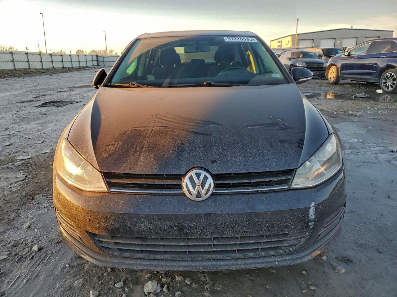 2016 Volkswagen Golf S - Image 5