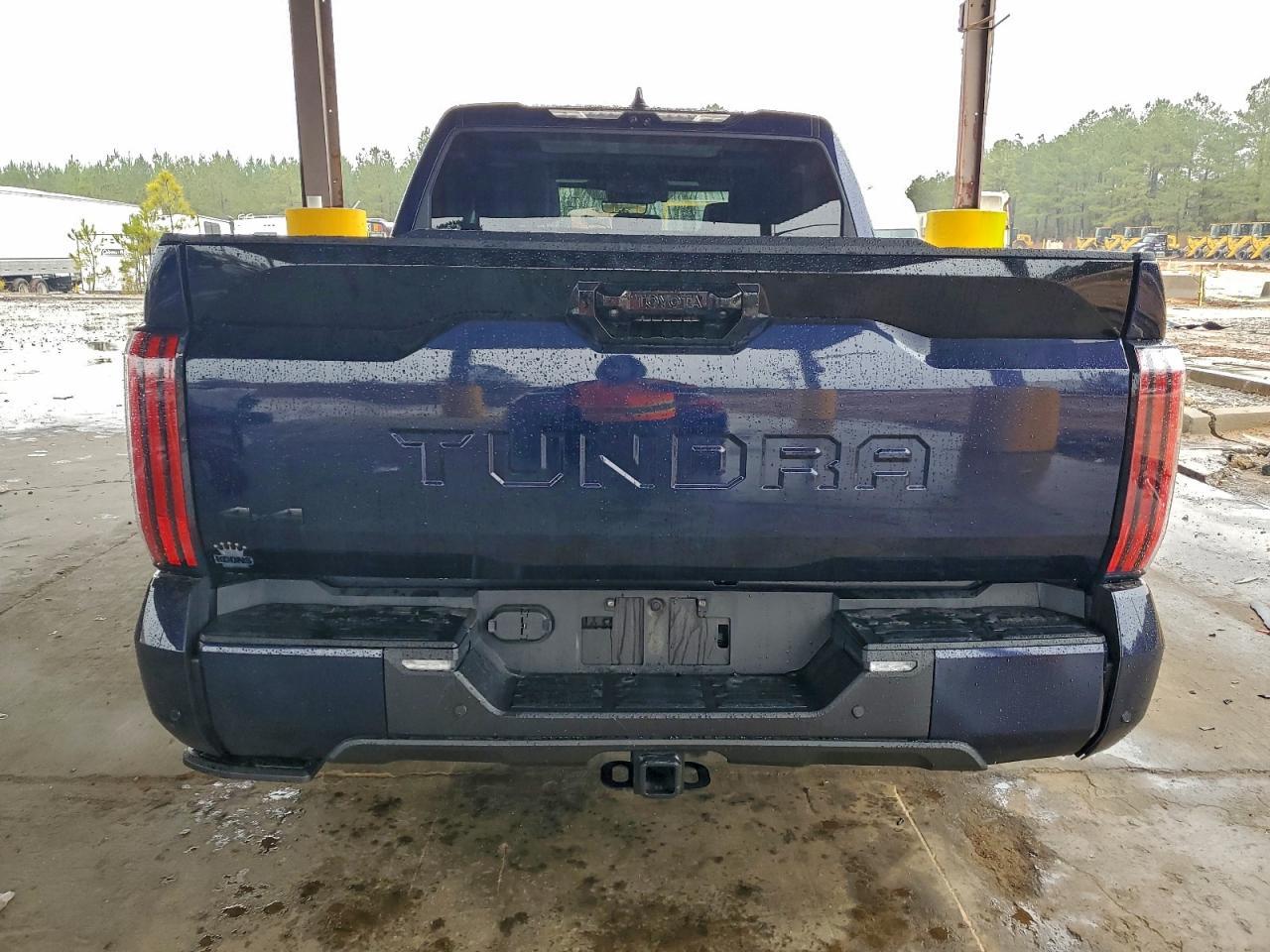 2023 Toyota Tundra Crewmax Platinum - Image 6