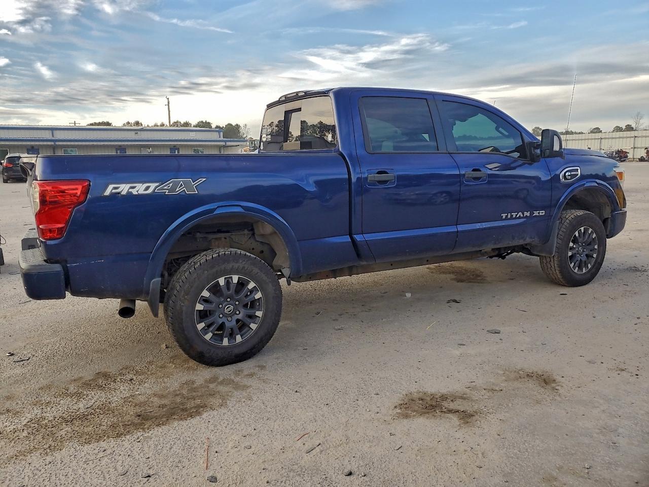 2017 Nissan Titan Xd Sl - Фото 3