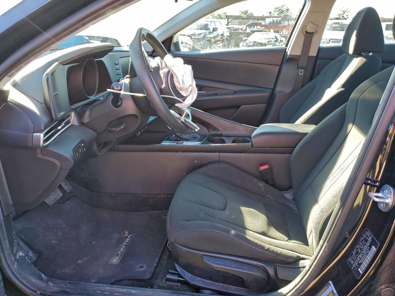 2023 Hyundai Elantra Blue - Image 7