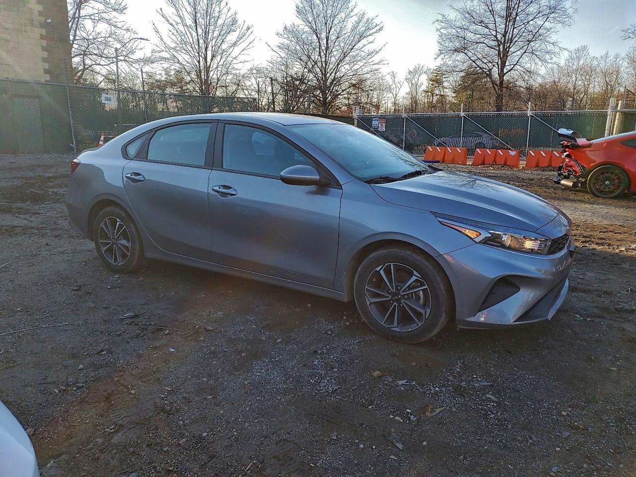 2023 Kia Forte Lxs - Image 4