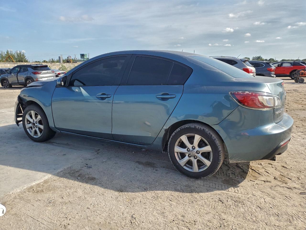 2011 Mazda 3 I - Фото 2