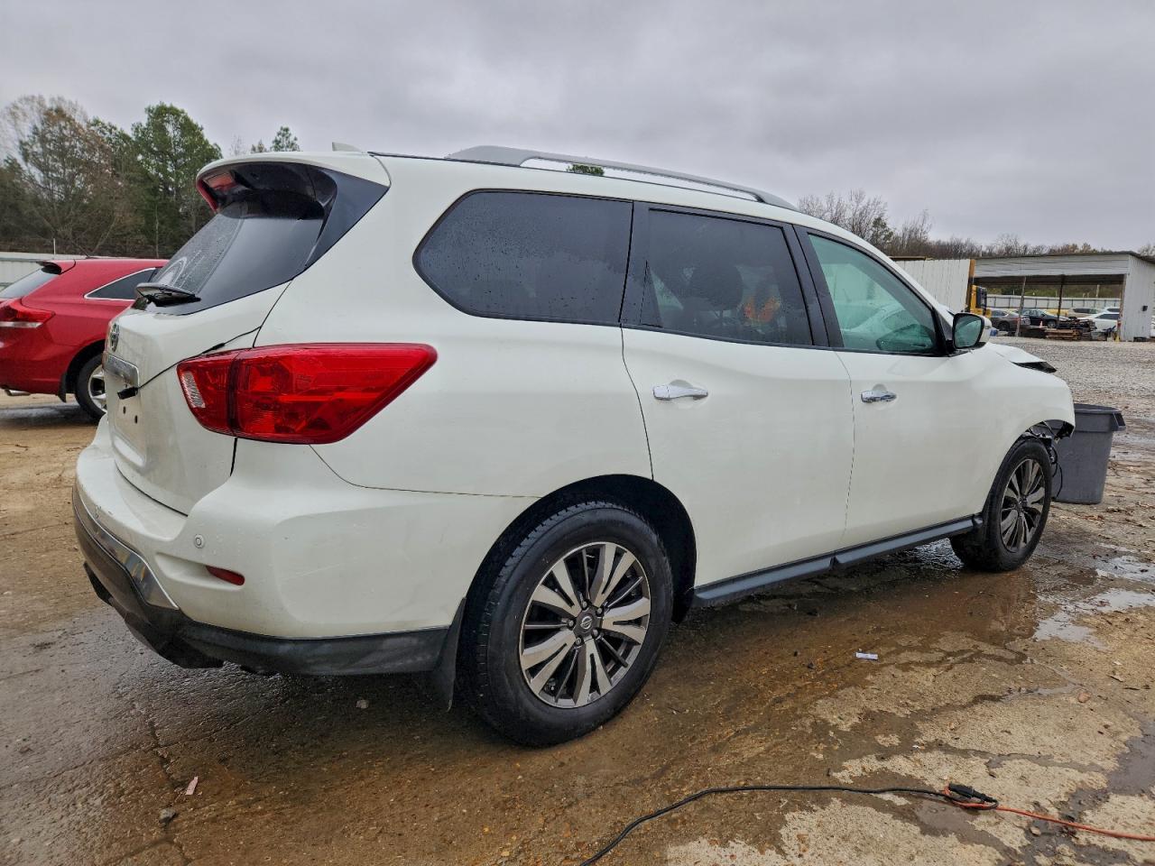 2019 Nissan Pathfinder S - Image 3