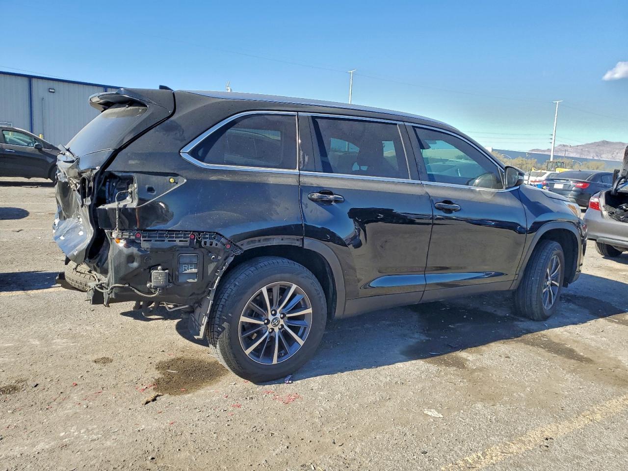 2019 Toyota Highlander Se - Image 3