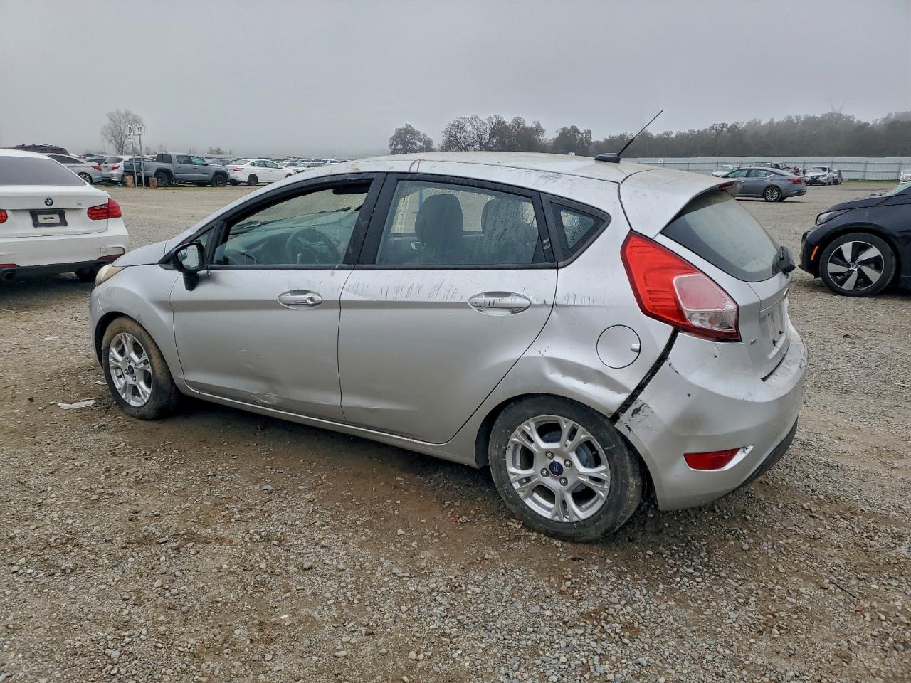 2015 Ford Fiesta Se - Фото 2