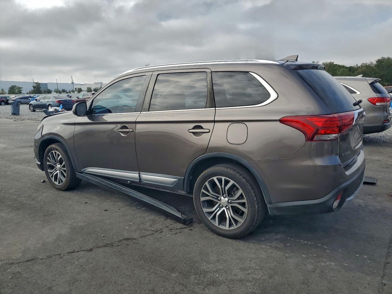 2018 Mitsubishi Outlander Se - Фото 2