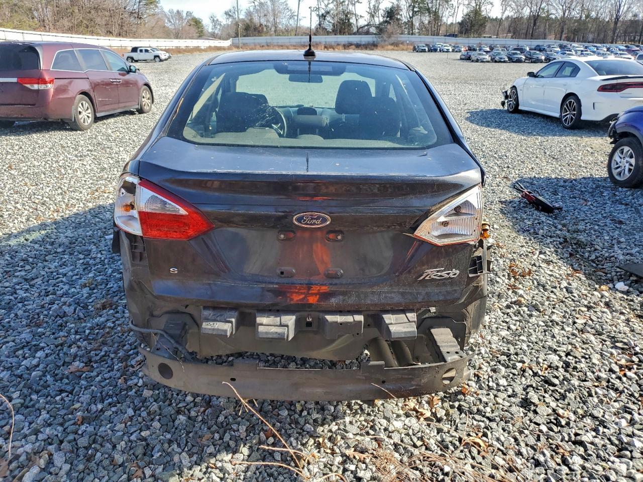 2015 Ford Fiesta Se - Image 6