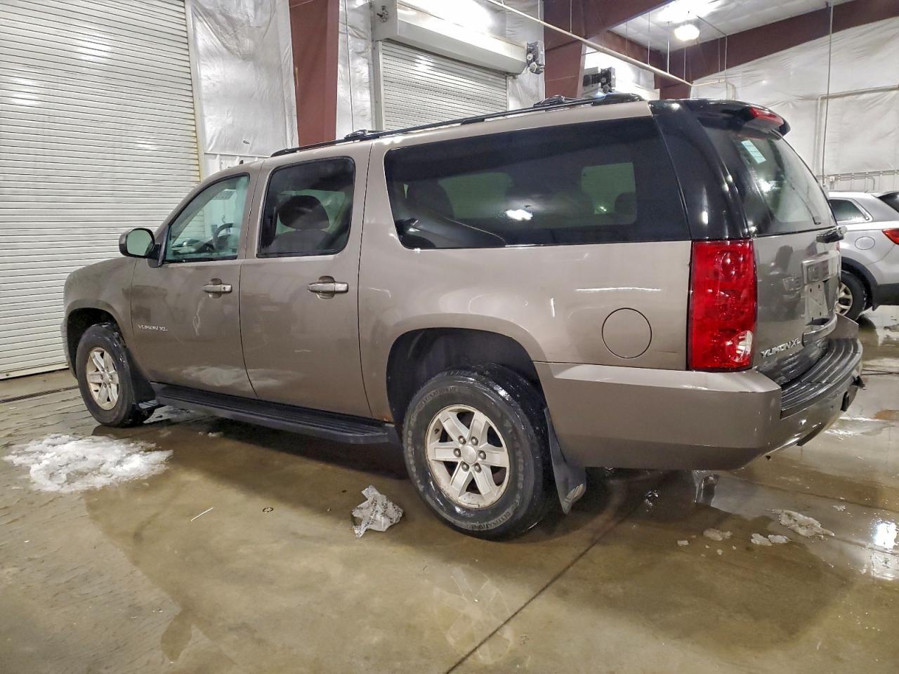 2013 GMC Yukon Xl K1500 Sle - Image 2