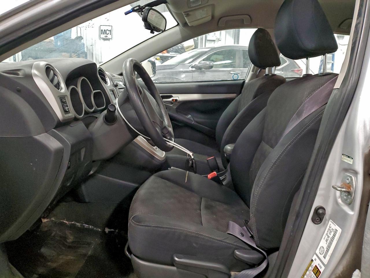 2010 Pontiac Vibe - Image 7