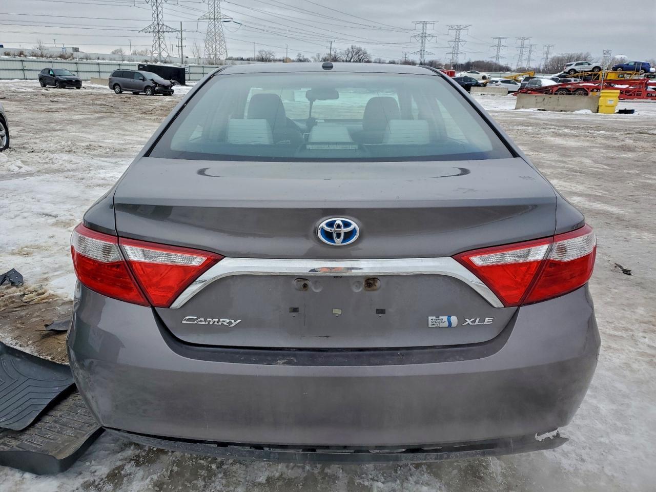 2016 Toyota Camry - Фото 6