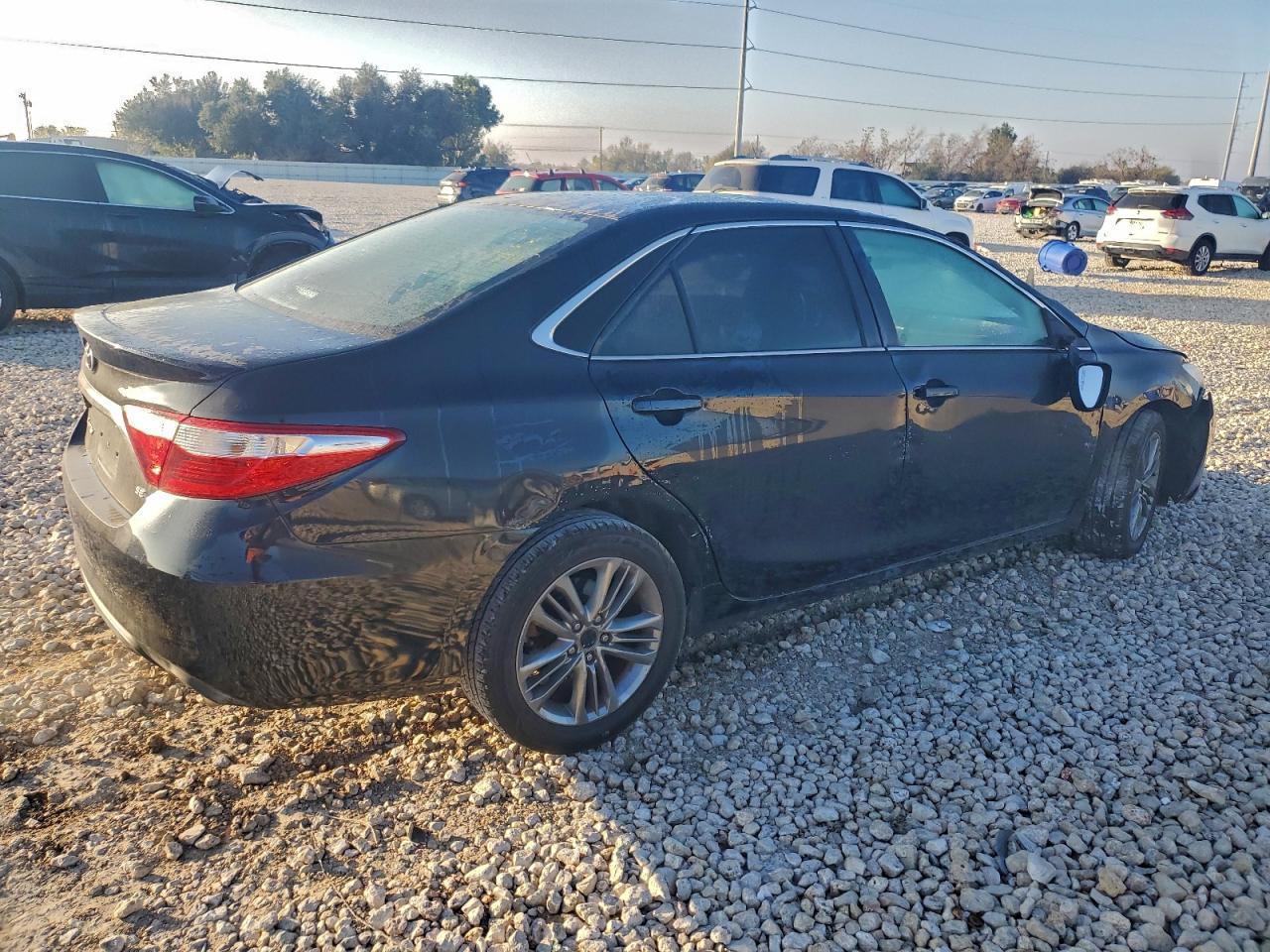 2017 Toyota Camry Le - Image 5