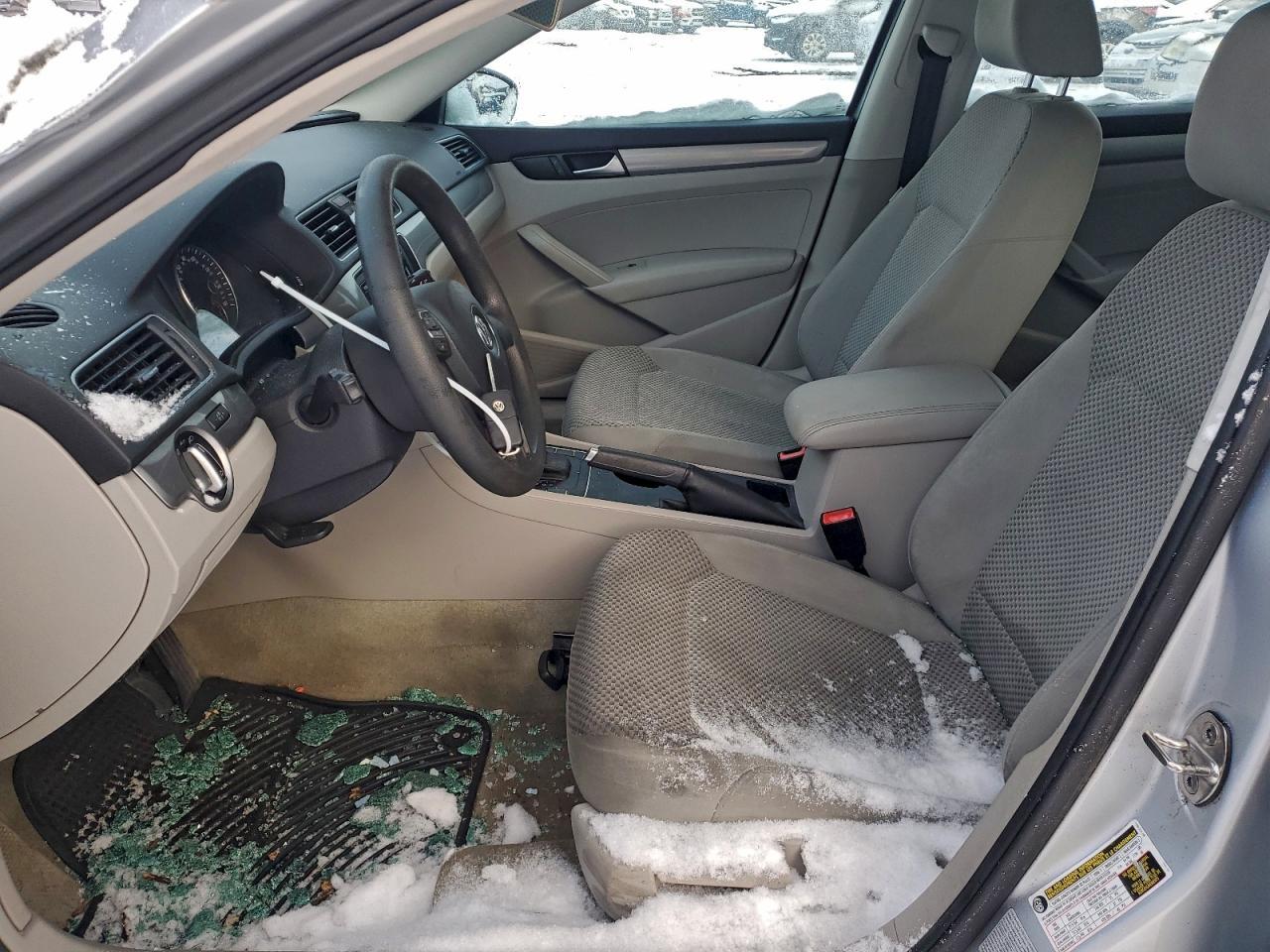 2015 Volkswagen Passat S - Фото 7