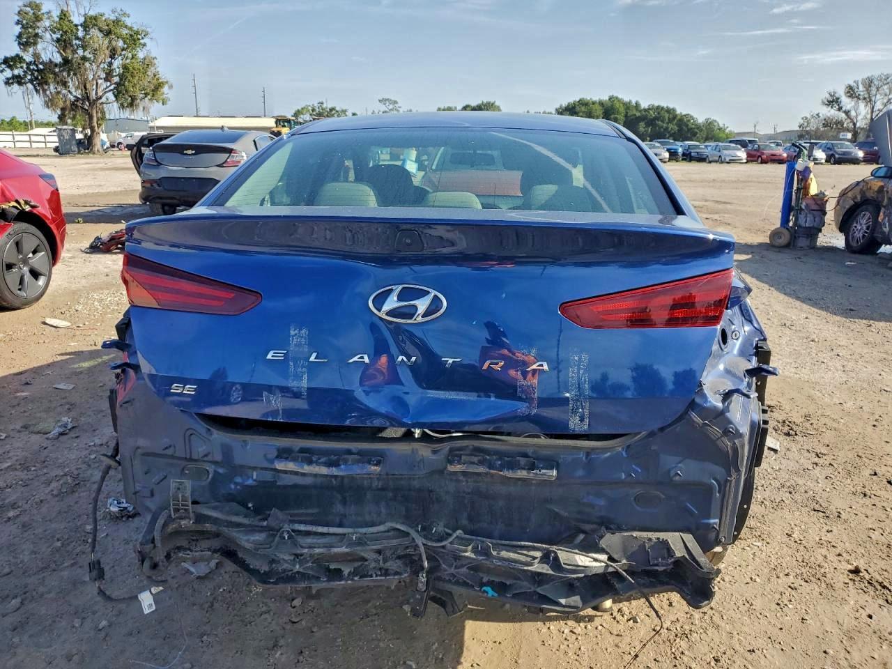 2019 Hyundai Elantra Se - Image 6