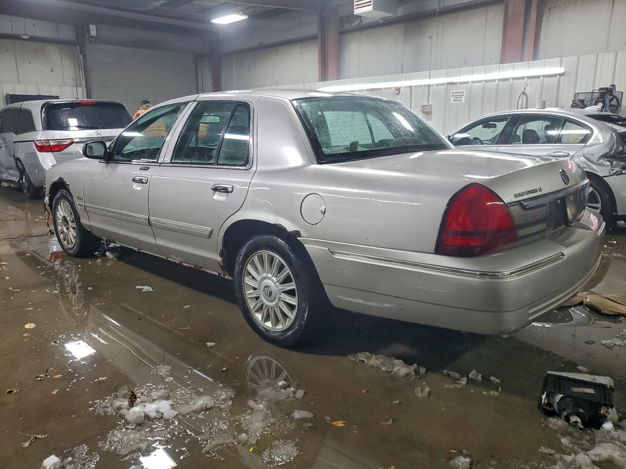 2009 Mercury Grand Marquis Ls - Фото 2