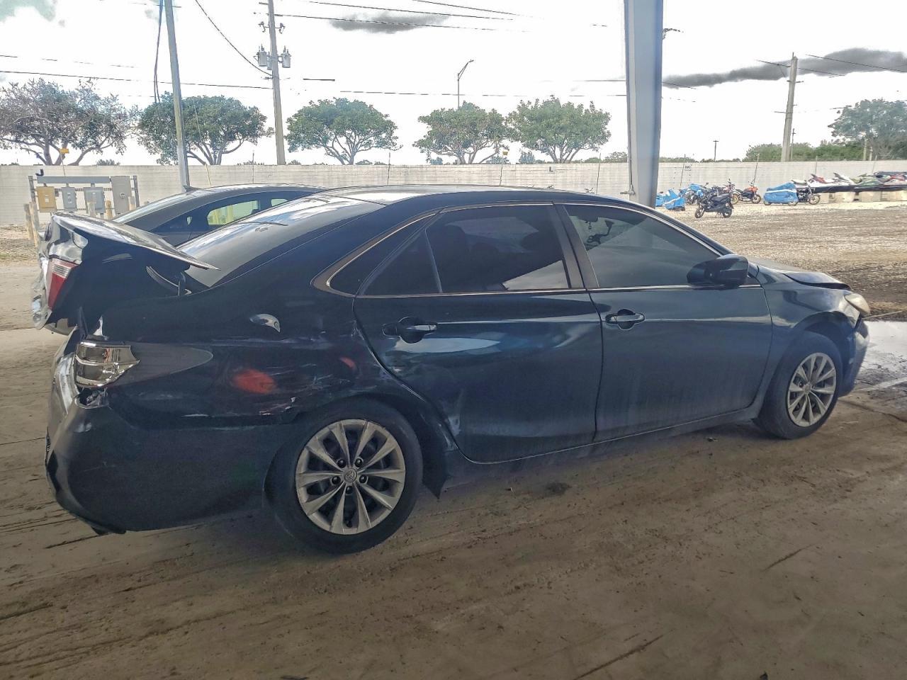 2017 Toyota Camry Le - Фото 3