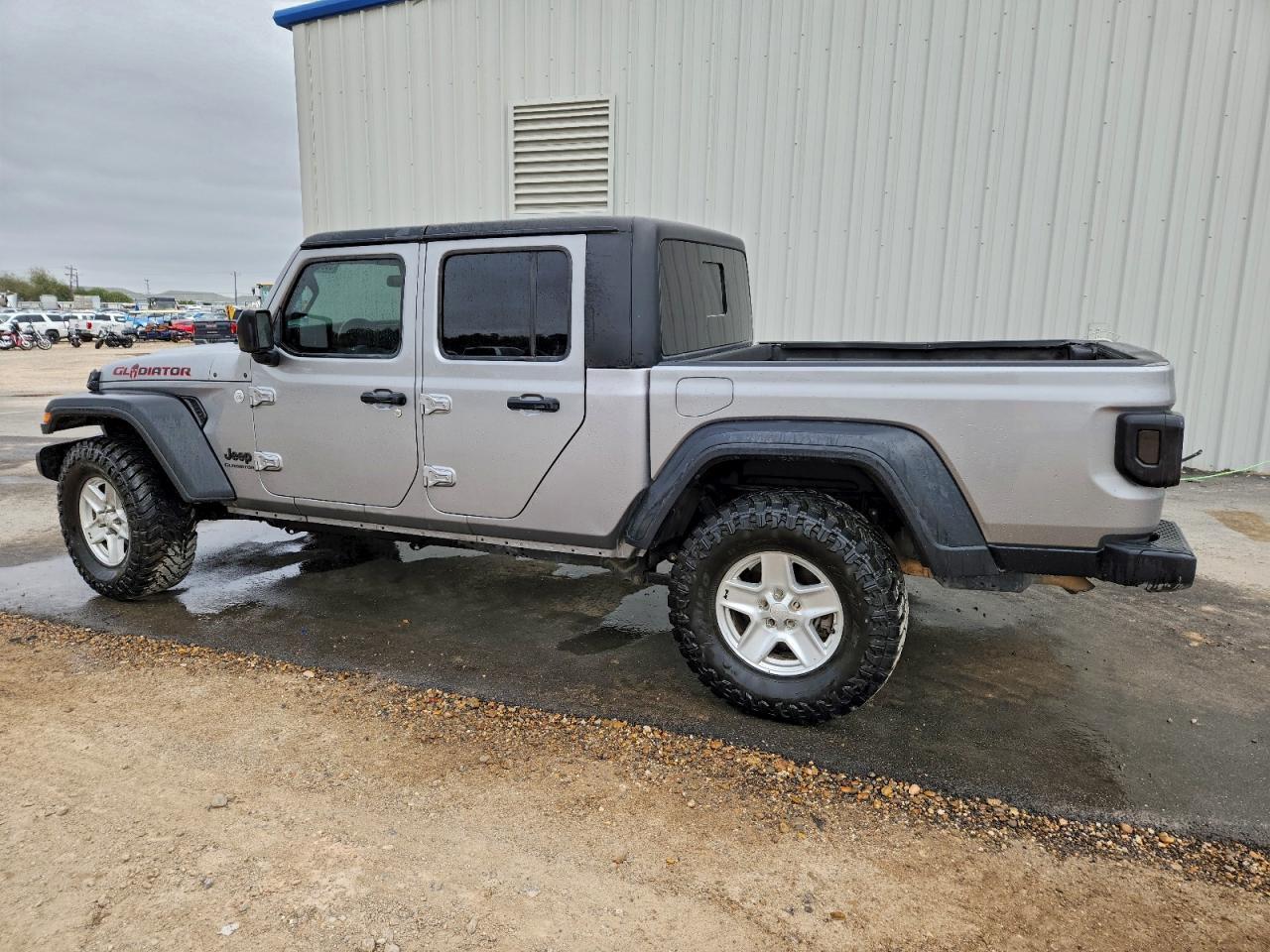 2020 Jeep Gladiator Sport - Фото 2